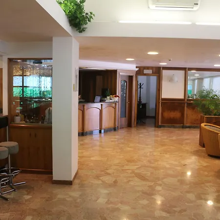 Smeraldo ホテル 3*